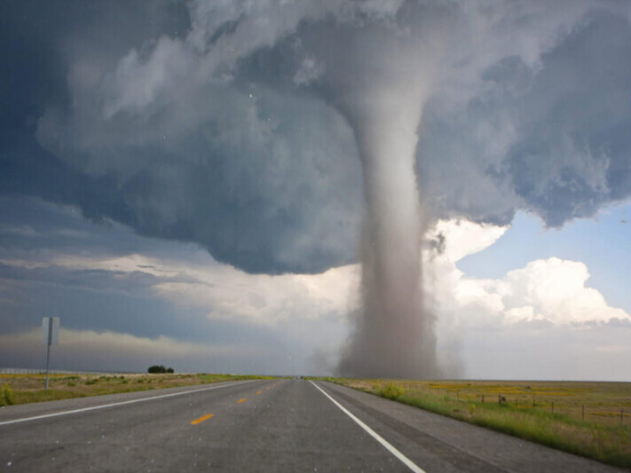 a large tornado